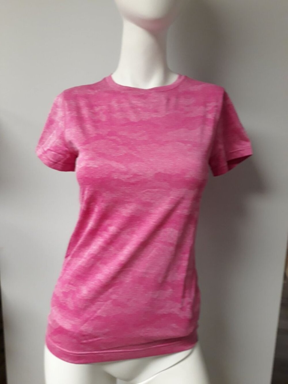 Taylor Jordan Women's Golf Pink White Blue  Size XS NEW WITH TAGS!